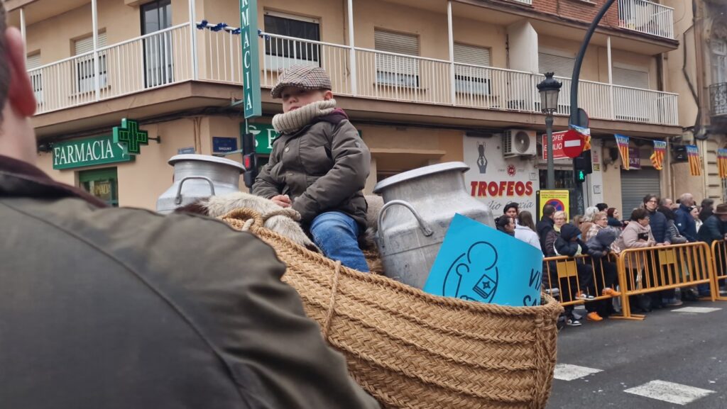 El día en que Valencia vuelve a bendecir a sus animales (y por qué esta edición ha sido especial) 214 bendicion de animales de la calle Sagunto reune a miles de personas en Valencia por San Antonio Abad 20260117 104730 372 Mediana