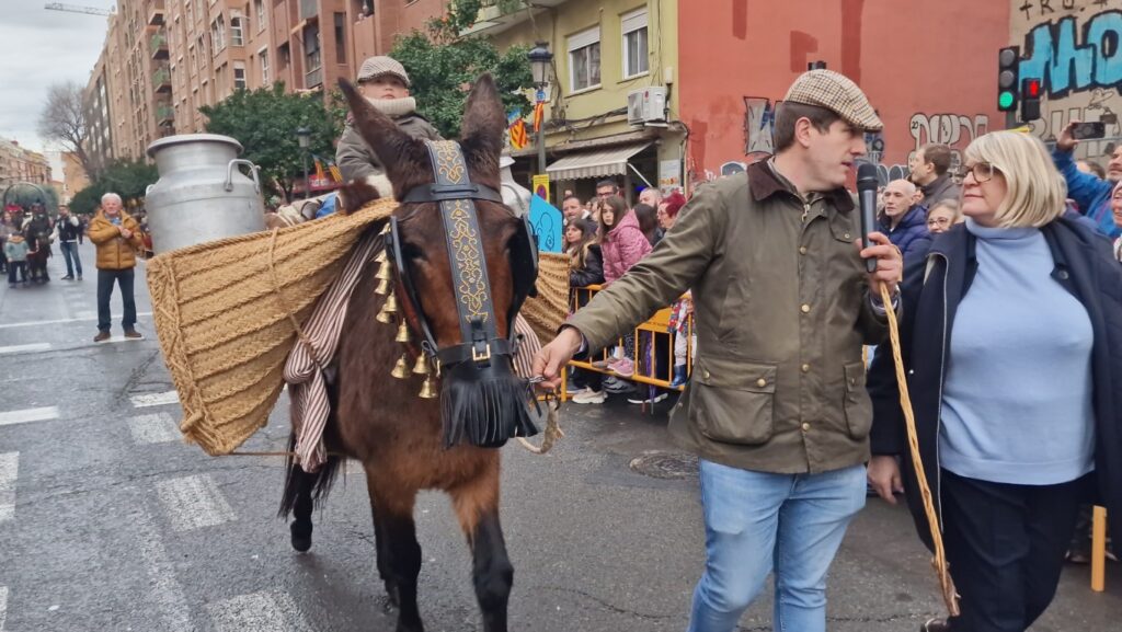 El día en que Valencia vuelve a bendecir a sus animales (y por qué esta edición ha sido especial) 215 bendicion de animales de la calle Sagunto reune a miles de personas en Valencia por San Antonio Abad 20260117 104730 373 Mediana