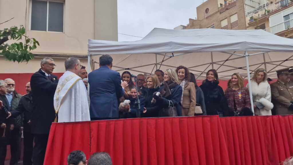 El día en que Valencia vuelve a bendecir a sus animales (y por qué esta edición ha sido especial) 3 bendicion de animales de la calle Sagunto reune a miles de personas en Valencia por San Antonio Abad 20260117 104730 38 Mediana