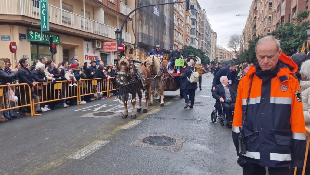 El día en que Valencia vuelve a bendecir a sus animales (y por qué esta edición ha sido especial) 223 bendicion de animales de la calle Sagunto reune a miles de personas en Valencia por San Antonio Abad 20260117 104730 392 Mediana