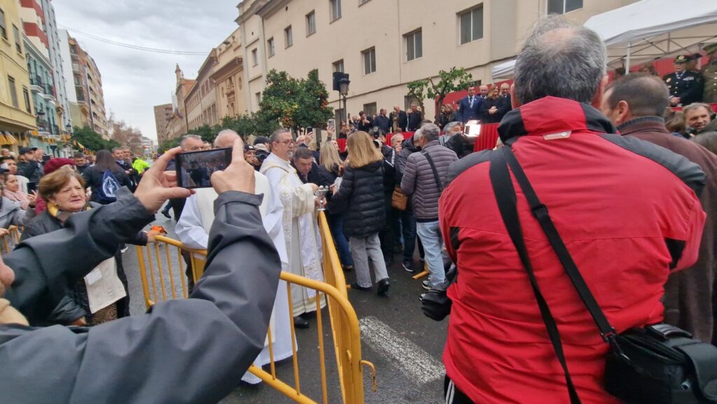 El día en que Valencia vuelve a bendecir a sus animales (y por qué esta edición ha sido especial) 12 bendicion de animales de la calle Sagunto reune a miles de personas en Valencia por San Antonio Abad 20260117 104730 65 Mediana