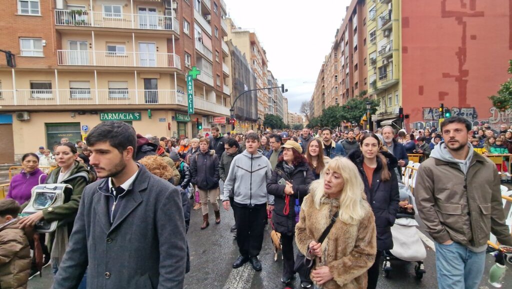 El día en que Valencia vuelve a bendecir a sus animales (y por qué esta edición ha sido especial) 22 bendicion de animales de la calle Sagunto reune a miles de personas en Valencia por San Antonio Abad 20260117 104730 82 Mediana