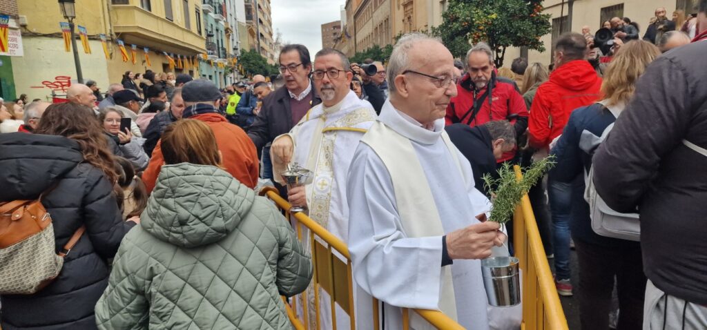 El día en que Valencia vuelve a bendecir a sus animales (y por qué esta edición ha sido especial) 30 bendicion de animales de la calle Sagunto reune a miles de personas en Valencia por San Antonio Abad 20260117 104730 96 Mediana