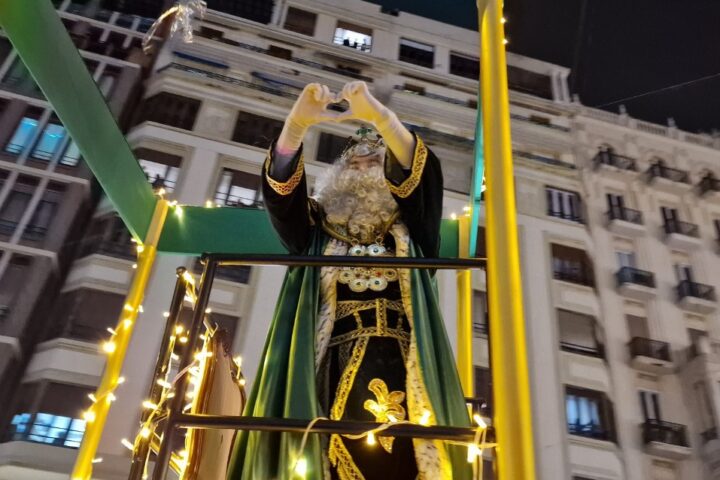 cabalgata reyes magos valencia 2026 01 05 at 17.17.15 67 Mediana