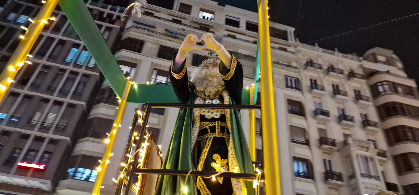 cabalgata reyes magos valencia 2026 01 05 at 17.17.15 67 Mediana