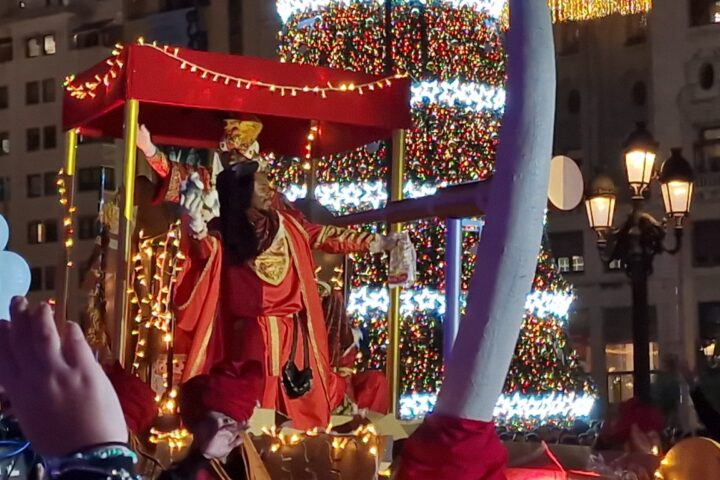 cabalgata reyes magos valencia 2026 01 05 at 17.17.15 76 Mediana
