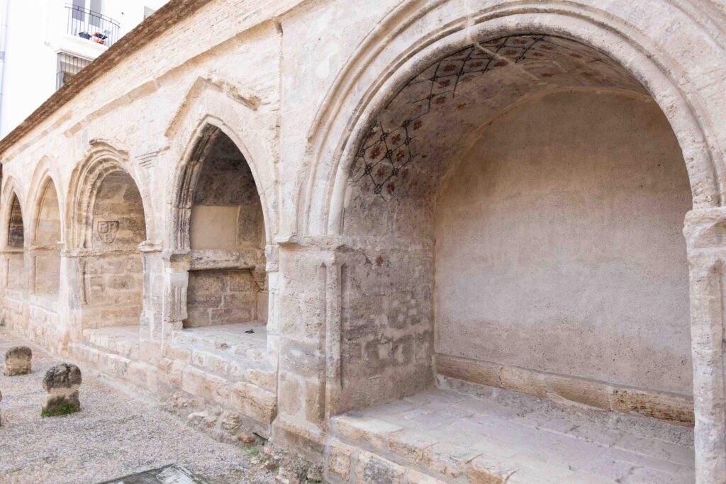 el patio sur de San Juan del Hospital 1