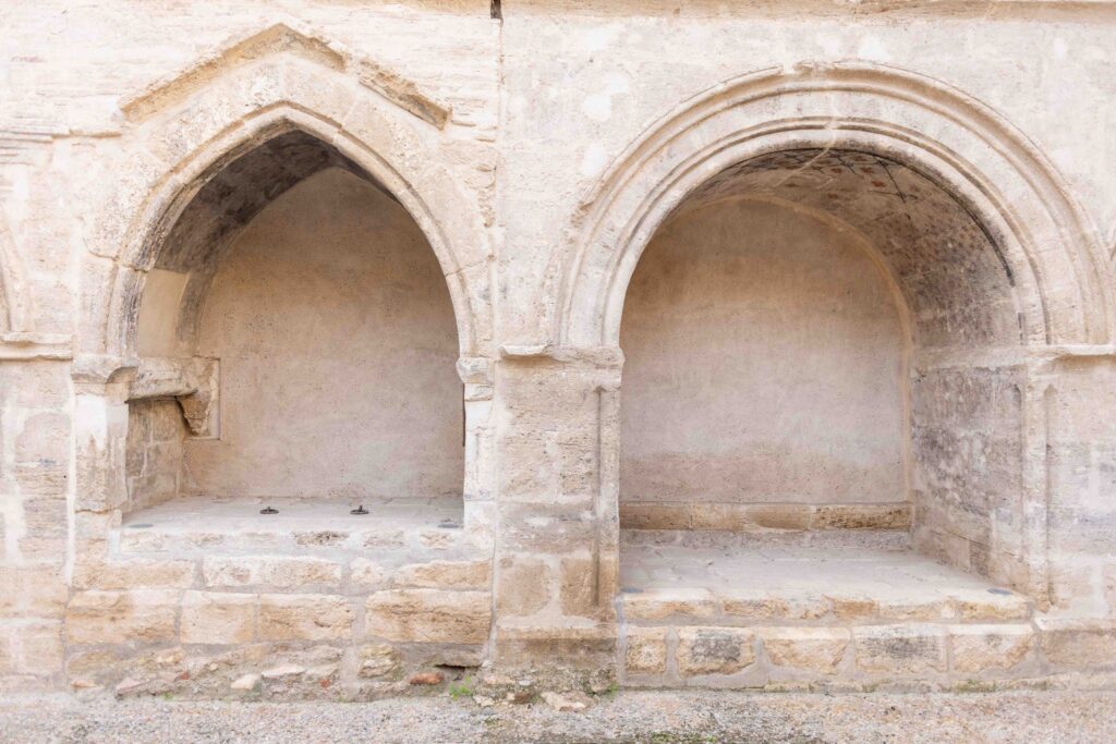 el patio sur de San Juan del Hospital 7