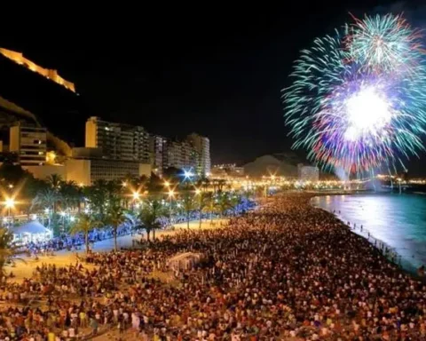 fuegos artificiales postiguet.jpg