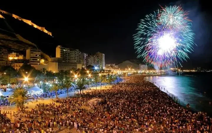 fuegos artificiales postiguet.jpg