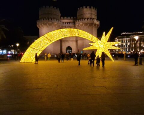 Agenda Valencia del 2 al 7 de enero de 2026 luces de navidad valencia 20251121 184900 1 Mediana 1 480x384 1