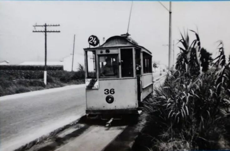 Valencia, 1955: cuando tranvías y coches se cruzaban a los pies del Miguelete 3 tranvias y coches se cruzaban a los pies del Miguelete 2