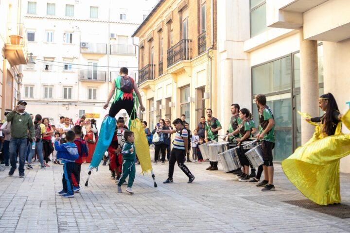 0213 Circ al carrer ©Mike Water