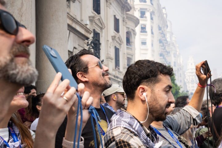 02XX Public de la mascleta al balco ©Microfilm Antuan Hernandez