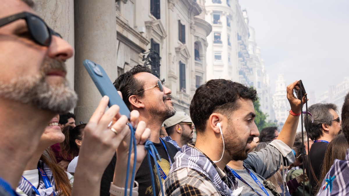 02XX Public de la mascleta al balco ©Microfilm Antuan Hernandez