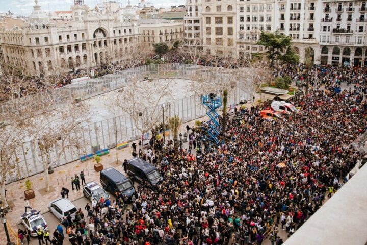 0308 Fallas mascleta gent