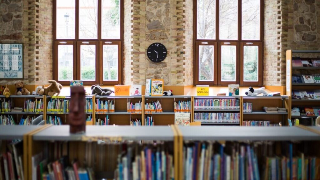 0405 Biblioteca municipal La Petxina scaled 1