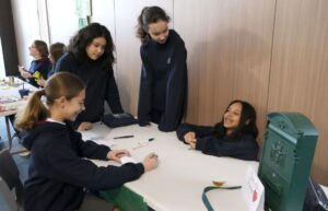 Alumnos de BSV duranta la Semana de la Salud Mental 2 Mediana