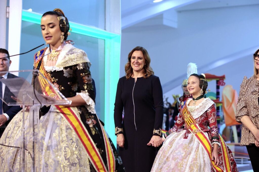 Catala inaugura la Exposicion del Ninot 3 Mediana