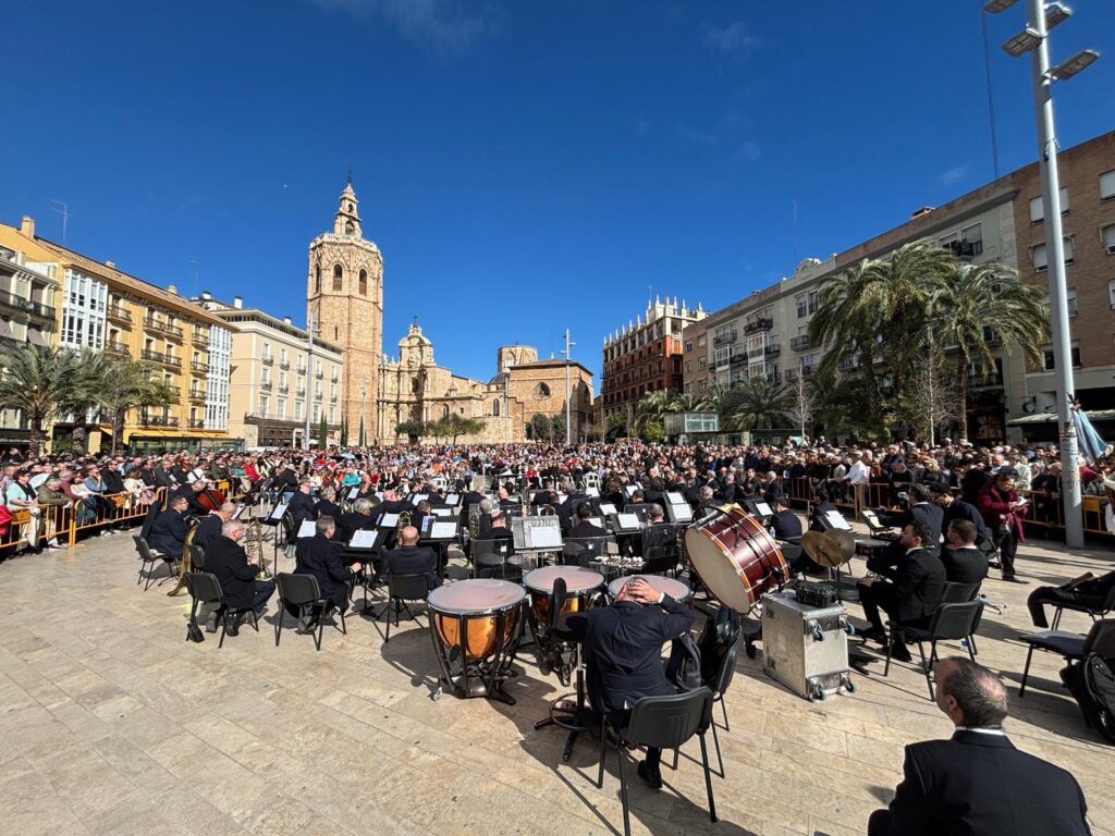 El Micalet celebro 600 anos con un concierto unico que unio campanas musica y pirotecnia 2