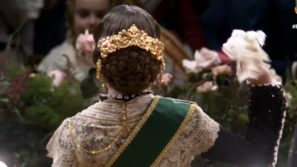 El saludo protocolario de las Falleras Mayores: simbolismo y tradición en las Fallas 17 El saludo protocolario de la Reina de Castellon y la Bellea del Foc que casi nadie sabe por que 9