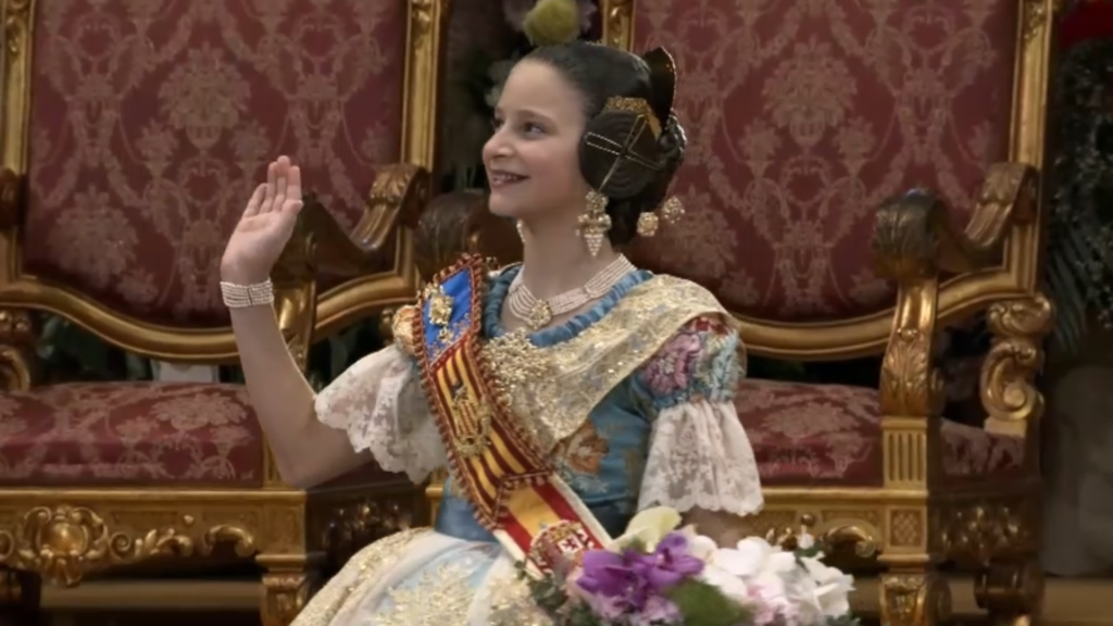 El saludo protocolario de las Falleras Mayores: simbolismo y tradición en las Fallas 9 El saludo protocolario de las Falleras Mayores simbolismo y tradicion en las Fallas 10