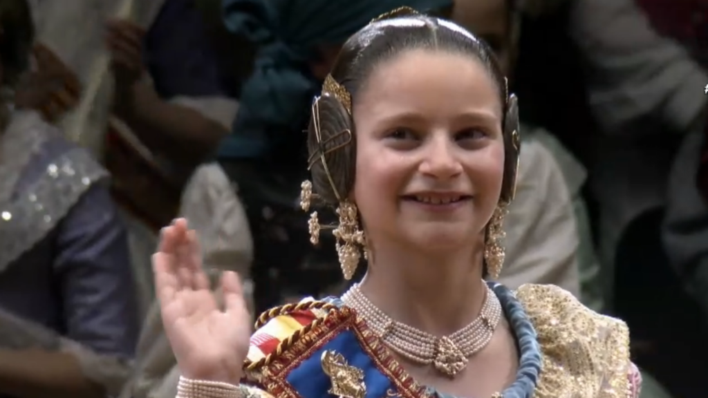 El saludo protocolario de las Falleras Mayores: simbolismo y tradición en las Fallas 15 El saludo protocolario de las Falleras Mayores simbolismo y tradicion en las Fallas 2