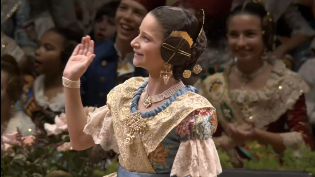 El saludo protocolario de las Falleras Mayores: simbolismo y tradición en las Fallas 3 El saludo protocolario de las Falleras Mayores simbolismo y tradicion en las Fallas 4