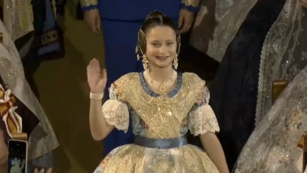 El saludo protocolario de las Falleras Mayores: simbolismo y tradición en las Fallas 4 El saludo protocolario de las Falleras Mayores simbolismo y tradicion en las Fallas 5