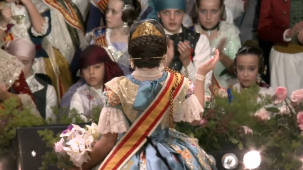 El saludo protocolario de las Falleras Mayores: simbolismo y tradición en las Fallas 6 El saludo protocolario de las Falleras Mayores simbolismo y tradicion en las Fallas 7