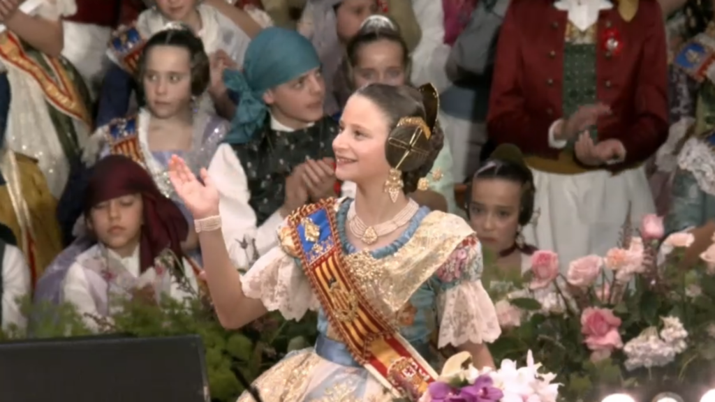 El saludo protocolario de las Falleras Mayores: simbolismo y tradición en las Fallas 8 El saludo protocolario de las Falleras Mayores simbolismo y tradicion en las Fallas 9