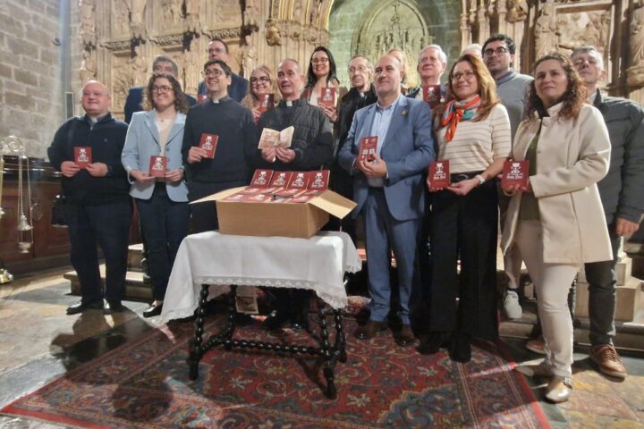 La Capilla del Santo Caliz acoge la presentacion oficial y bendicion de las Credenciales de Peregrinacion de El Camino del Santo Grial 5 Mediana