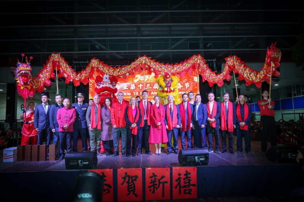 orrent bate records con la cabalgata del Ano Nuevo Chino 2026 10