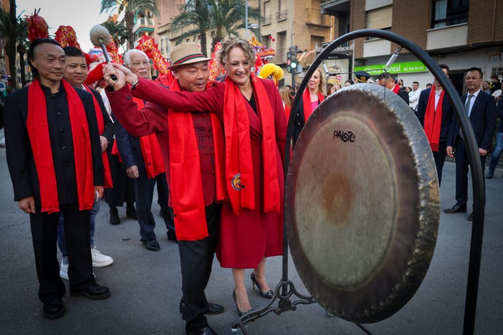 orrent bate records con la cabalgata del Ano Nuevo Chino 2026 4