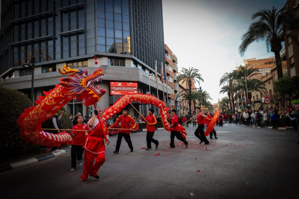 orrent bate records con la cabalgata del Ano Nuevo Chino 2026 5