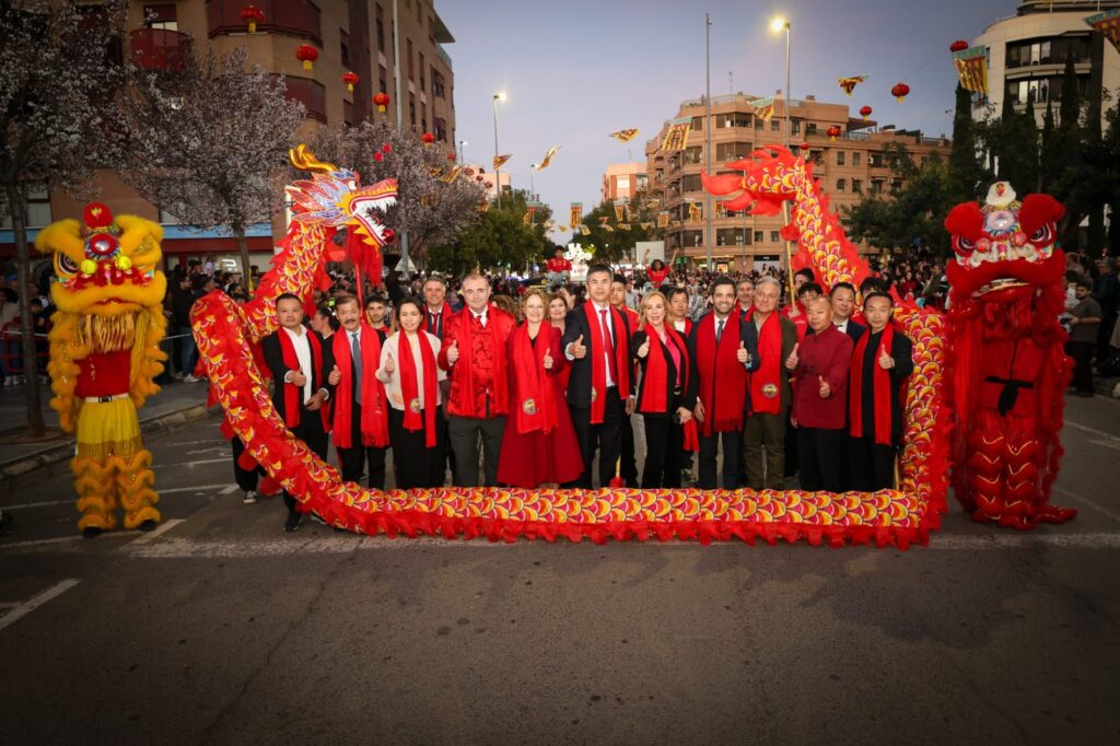 orrent bate records con la cabalgata del Ano Nuevo Chino 2026 8