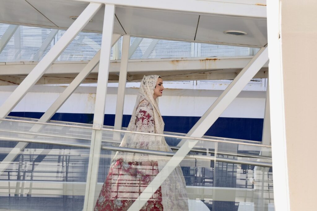 Enviem les fotografies de larribada de la FMV i la seua Cort dHonor a Eivissa 13 Mediana