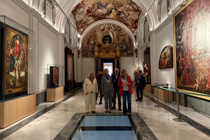 La infanta Elena presencia por primera vez una mascleta en Valencia invitada por el Ayuntamiento 2