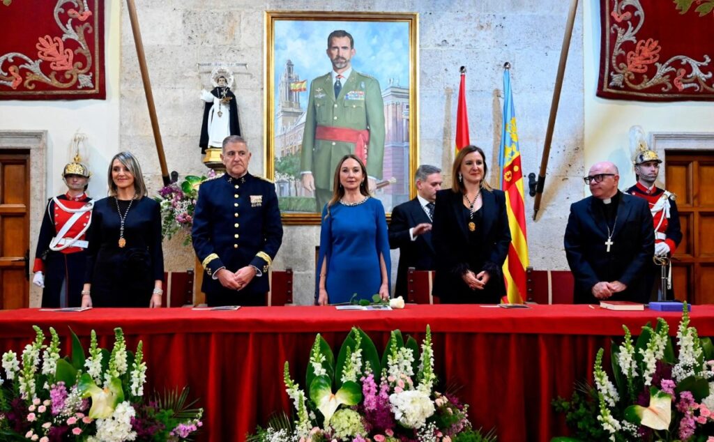 Valencia exalta a su Clavariesa Vicentina Vicenta Evangelina Escudero recibe la Medalla de Oro 2026 2 Mediana