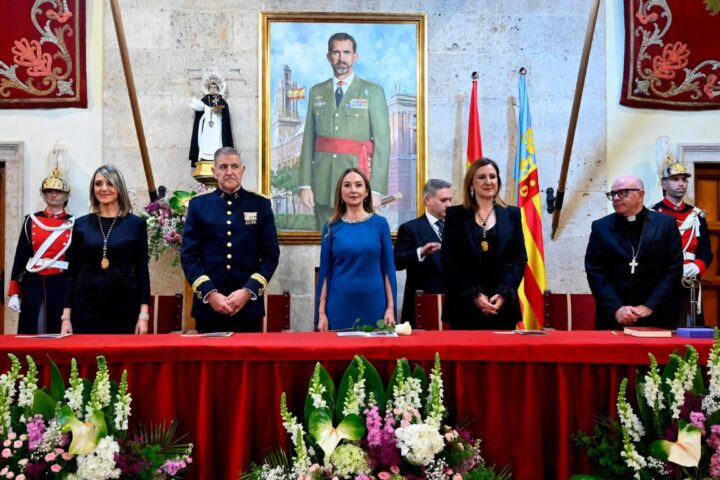 Valencia exalta a su Clavariesa Vicentina Vicenta Evangelina Escudero recibe la Medalla de Oro 2026 2 Mediana