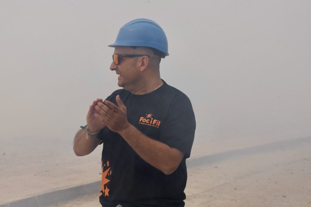 fotografies de la mascleta en Sant Antoni de Portmany Eivissa 27 Mediana