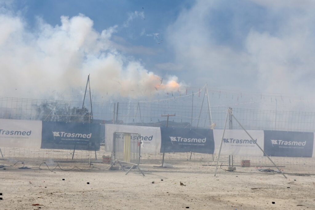 fotografies de la mascleta en Sant Antoni de Portmany Eivissa 8 Mediana