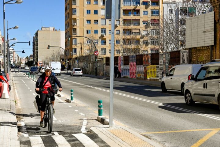 0407 Nou tram carril bici S. Vicent Martir