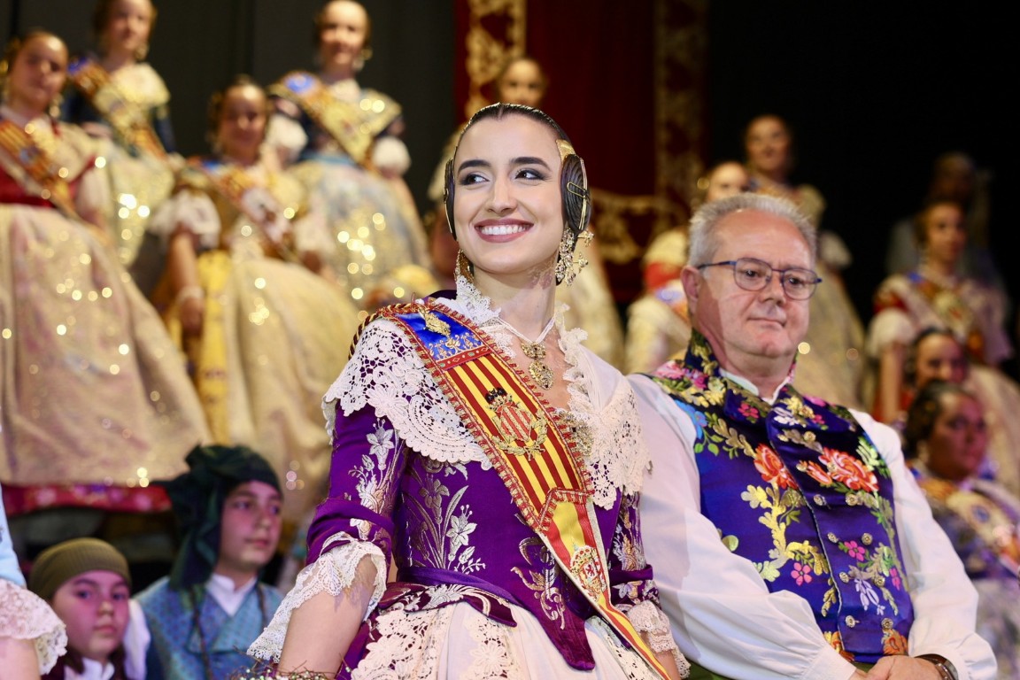 La Agrupacion de Fallas de Russafa celebra la Exaltacion de sus Falleras Mayores 2026 16 Mediana
