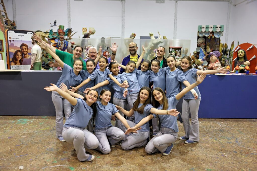 La creacion de los ninots marca el inicio de la fiesta gremial fallera 15 Mediana