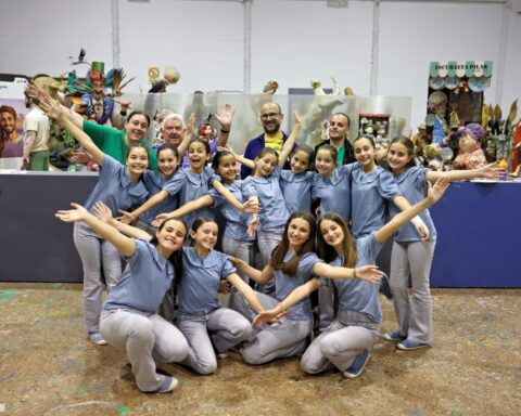 La creacion de los ninots marca el inicio de la fiesta gremial fallera 15 Mediana