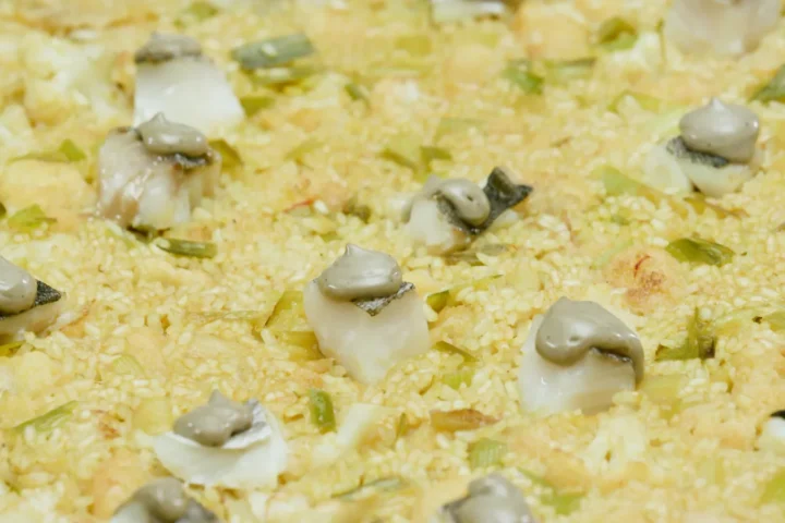 Paella de floricol alls tendres i abadejo