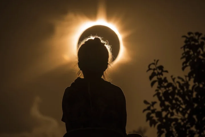 Valencia a oscurasEstas son las 9 localidades oficiales para ver el eclipse total de sol en agosto