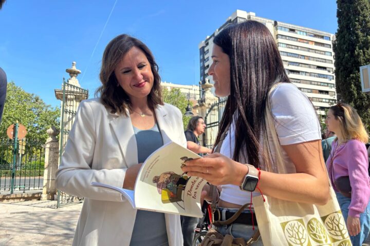 Valencia abre su 61a Feria del Libro cultura musica y solidaridad inundan los Jardines de Viveros 1