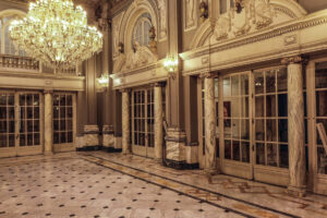 Ayuntamiento de Valencia Salon de Cristal scaled 1